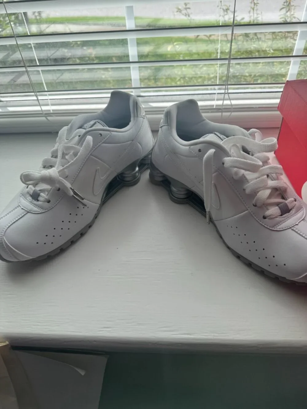 Womens White Nike Shox Classic II Size 9.5 New in Damaged Box